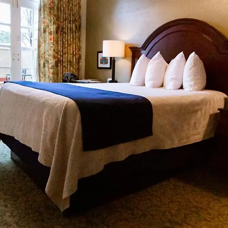 The Hotel Paisano Marfa Room photo
